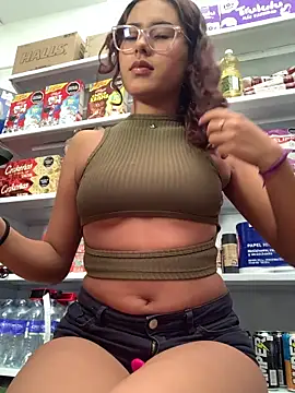 Snapshot of Rylia chatting on 02/16/26, 03:54 Rylia online show from 02/16/26, 03:54