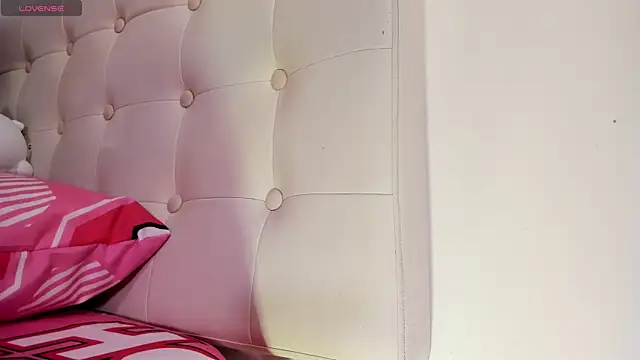 MiaEvans0 online show from 04/14/26, 03:00