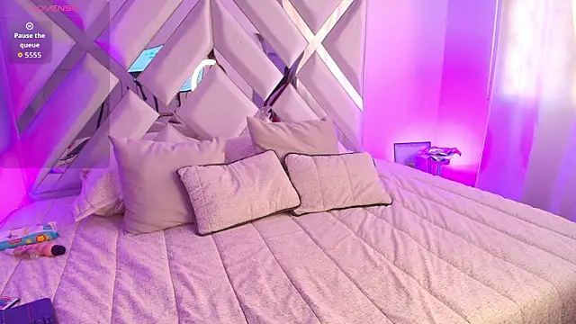 Snapshot of Ariana_Castillo__ chatting on 02/10/26, 01:43 Ariana Castillo online show from 02/10/26, 01:43