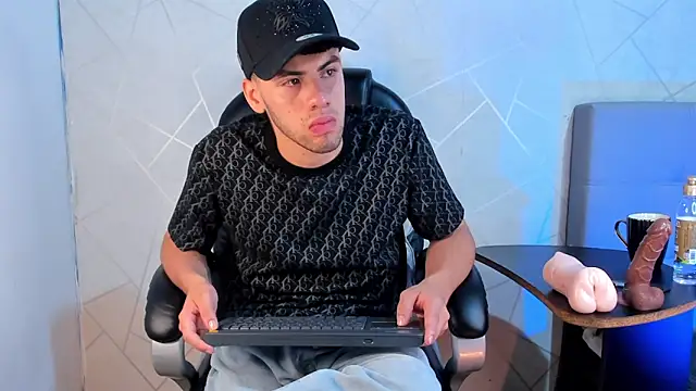 Milo Thompson online show from 03/30/26, 04:14