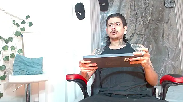 Snapshot of Damian-and-Camerum chatting on 05/13/26, 03:13 Damian-and-Camerum online show from 05/13/26, 03:13