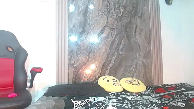 Snapshot of Damian-and-Camerum chatting on 04/28/26, 02:38 Damian-and-Camerum online show from 04/28/26, 02:38