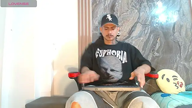 Damian-and-Camerum online show from 04/15/26, 02:39