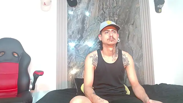 Snapshot of Damian-and-Camerum chatting on 04/22/26, 03:24 Damian-and-Camerum online show from 04/22/26, 03:24