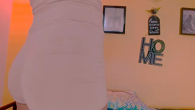 Snapshot of sexiempoderada18 chatting on 02/13/26, 01:22 sexiempoderada18 online show from 02/13/26, 01:22