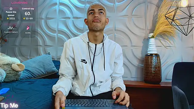 ItsZairen online show from 04/23/26, 03:46