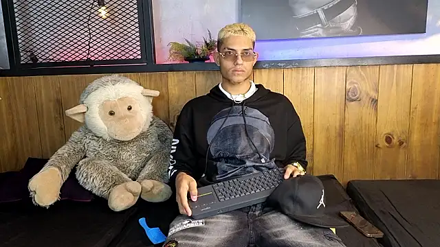 ItsZairen online show from 03/06/26, 03:34