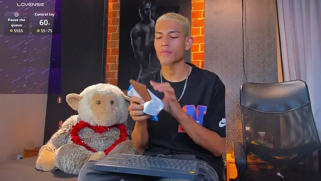 Snapshot of ItsZairen chatting on 02/19/26, 05:59 ItsZairen online show from 02/19/26, 05:59