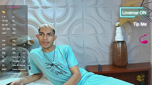 ItsZairen online show from 04/12/26, 04:38