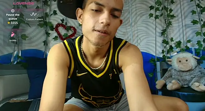 Snapshot of ItsZairen chatting on 02/25/26, 03:18 ItsZairen online show from 02/25/26, 03:18