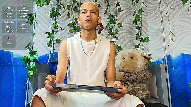 Snapshot of ItsZairen chatting on 02/20/26, 04:09 ItsZairen online show from 02/20/26, 04:09