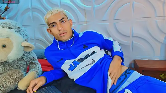 ItsZairen online show from 03/29/26, 03:19