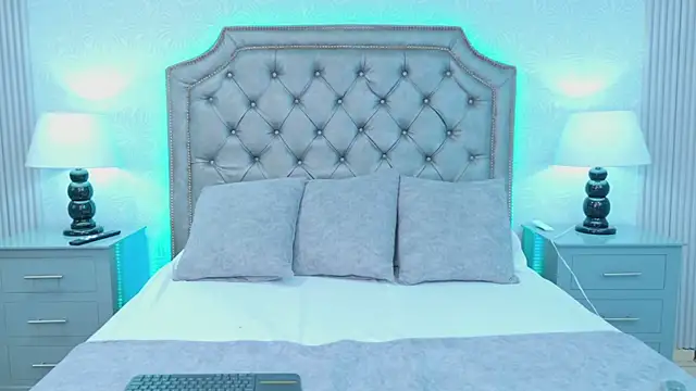 Snapshot of LaurenHazell chatting on 02/26/26, 04:12 LaurenHazell online show from 02/26/26, 04:12