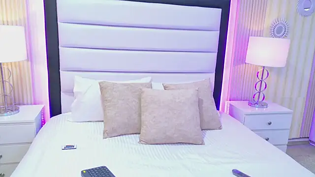 Snapshot of LaurenHazell chatting on 02/15/26, 08:02 LaurenHazell online show from 02/15/26, 08:02