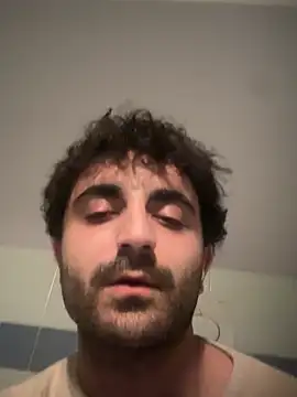 Snapshot of elia2711 chatting on 02/16/26, 04:22 elia2711 online show from 02/16/26, 04:22