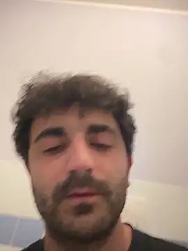 Snapshot of elia2711 chatting on 02/19/26, 05:32 elia2711 online show from 02/19/26, 05:32