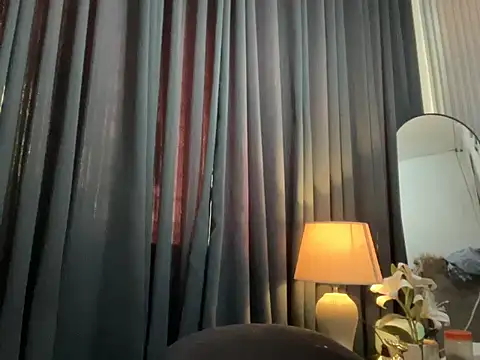 Snapshot of Mooree_naba chatting on 11/26/25, 10:43 Mooree naba online show from 11/26/25, 10:43