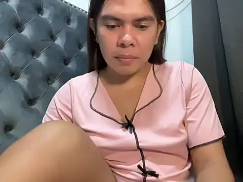 Snapshot of Mooree_naba chatting on 12/04/25, 01:37 Mooree naba online show from 12/04/25, 01:37