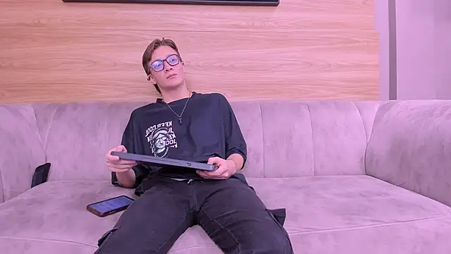 close friends online show from 07/01/26, 02:17