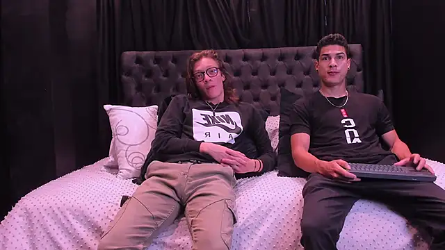 close friends online show from 03/21/26, 02:21