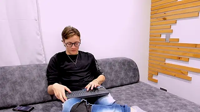 close friends online show from 06/26/26, 01:50