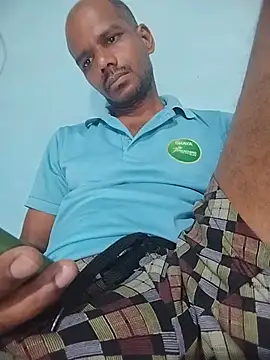 Snapshot of Daddyishere_19 chatting on 06/05/26, 05:45 Daddyishere 19 online show from 06/05/26, 05:45