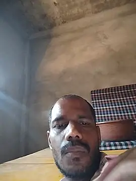 Snapshot of Daddyishere_19 chatting on 06/27/26, 05:35 Daddyishere 19 online show from 06/27/26, 05:35