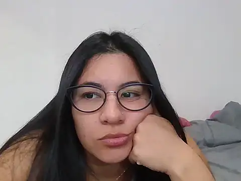 Snapshot of Agusgold22 chatting on 03/25/26, 02:05 Agusgold22 online show from 03/25/26, 02:05