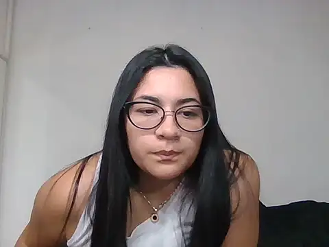 Snapshot of Agusgold22 chatting on 03/17/26, 04:21 Agusgold22 online show from 03/17/26, 04:21