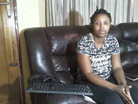 Snapshot of Caramel-Diva chatting on 02/23/26, 06:25 Caramel-Diva online show from 02/23/26, 06:25