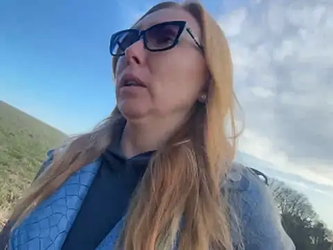 Snapshot of JenyJanys chatting on 03/03/26, 04:03 JenyJanys online show from 03/03/26, 04:03