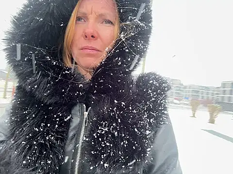 Snapshot of JenyJanys chatting on 02/18/26, 12:01 JenyJanys online show from 02/18/26, 12:01