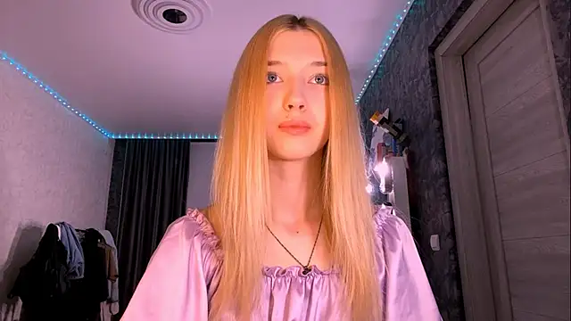 Snapshot of TaliCaan chatting on 02/15/26, 12:04 TaliCaan online show from 02/15/26, 12:04