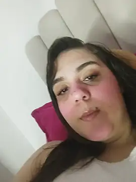 Snapshot of its_lauu_ chatting on 07/10/26, 05:18 its lauu online show from 07/10/26, 05:18