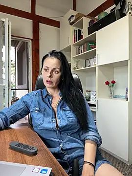 MiriamDelyn online show from 05/31/26, 05:40