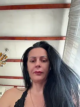 Snapshot of MiriamDelyn chatting on 07/18/26, 06:44 MiriamDelyn online show from 07/18/26, 06:44