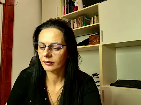 Snapshot of MiriamDelyn chatting on 02/22/26, 08:43 MiriamDelyn online show from 02/22/26, 08:43