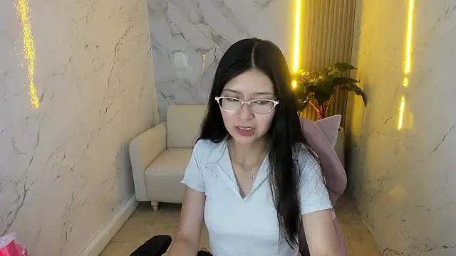 Snapshot of dani_tf chatting on 02/13/26, 01:33 dani tf online show from 02/13/26, 01:33