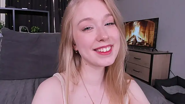 Snapshot of AmyLouWood chatting on 06/03/26, 02:33 AmyLouWood online show from 06/03/26, 02:33