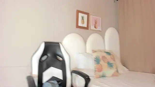 Snapshot of luna_bradley_ chatting on 03/31/26, 12:18 luna bradley online show from 03/31/26, 12:18