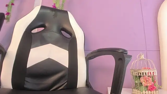 Snapshot of luna_bradley_ chatting on 03/07/26, 12:43 luna bradley online show from 03/07/26, 12:43