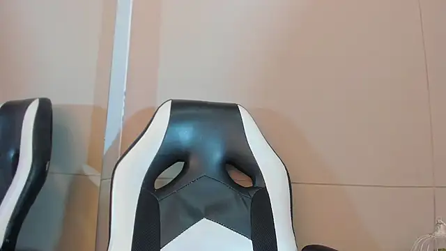 Snapshot of luna_bradley_ chatting on 03/19/26, 12:16 luna bradley online show from 03/19/26, 12:16