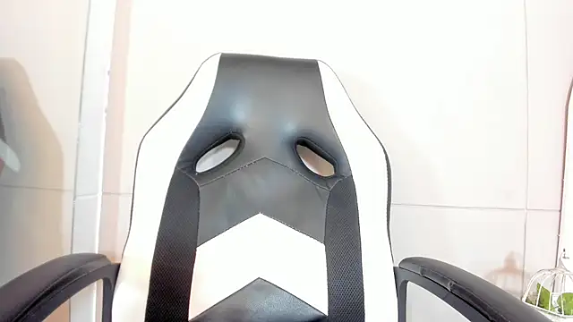 Snapshot of luna_bradley_ chatting on 03/20/26, 12:17 luna bradley online show from 03/20/26, 12:17