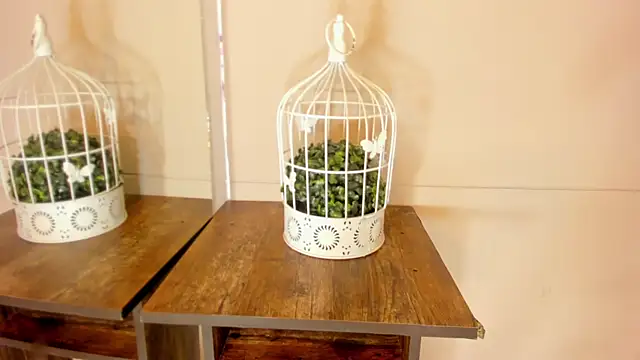 Snapshot of luna_bradley_ chatting on 04/13/26, 12:20 luna bradley online show from 04/13/26, 12:20