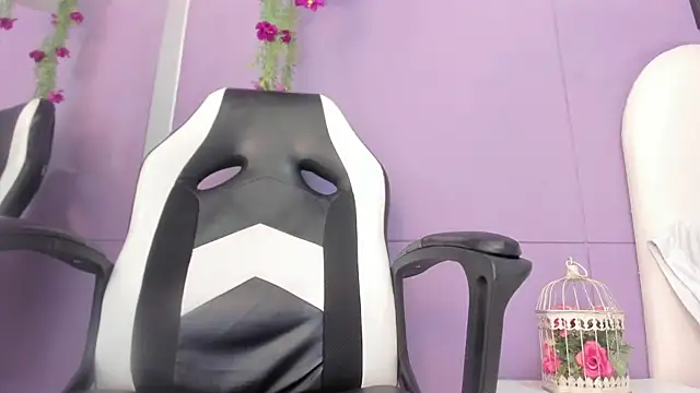 Snapshot of luna_bradley_ chatting on 02/24/26, 12:28 luna bradley online show from 02/24/26, 12:28