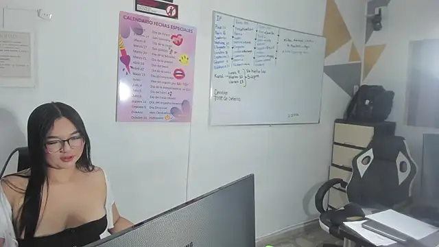 Snapshot of luna_bradley_ chatting on 03/13/26, 01:27 luna bradley online show from 03/13/26, 01:27