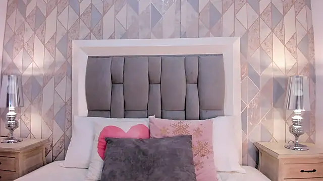 zharia lux 25 online show from 04/06/26, 11:33