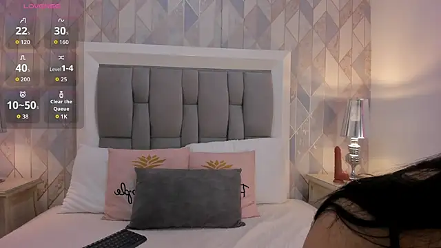 zharia lux 25 online show from 03/26/26, 11:41