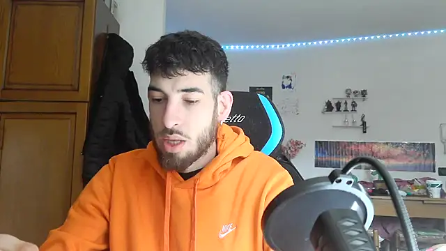 Snapshot of maestroboris95 chatting on 02/21/26, 11:23 maestroboris95 online show from 02/21/26, 11:23