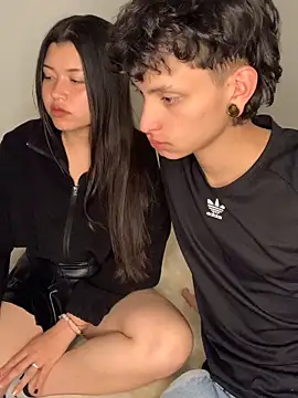 Snapshot of Damn__Love chatting on 02/22/26, 11:01 Damn Love online show from 02/22/26, 11:01